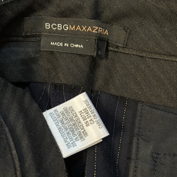 BCBG MaxAzria Cropped Pinstripe Slacks – Size 6, Low Rise - Picture 3 of 6